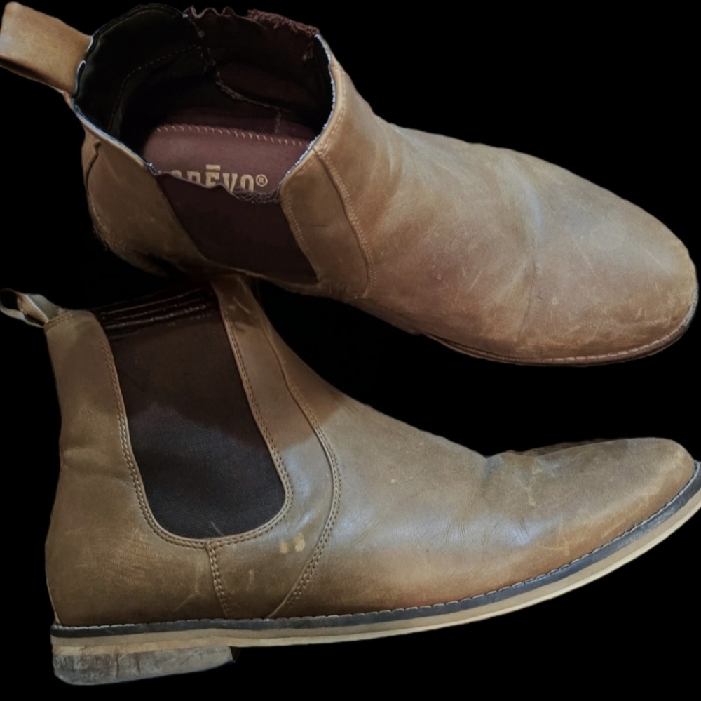 Brown chelssa boots